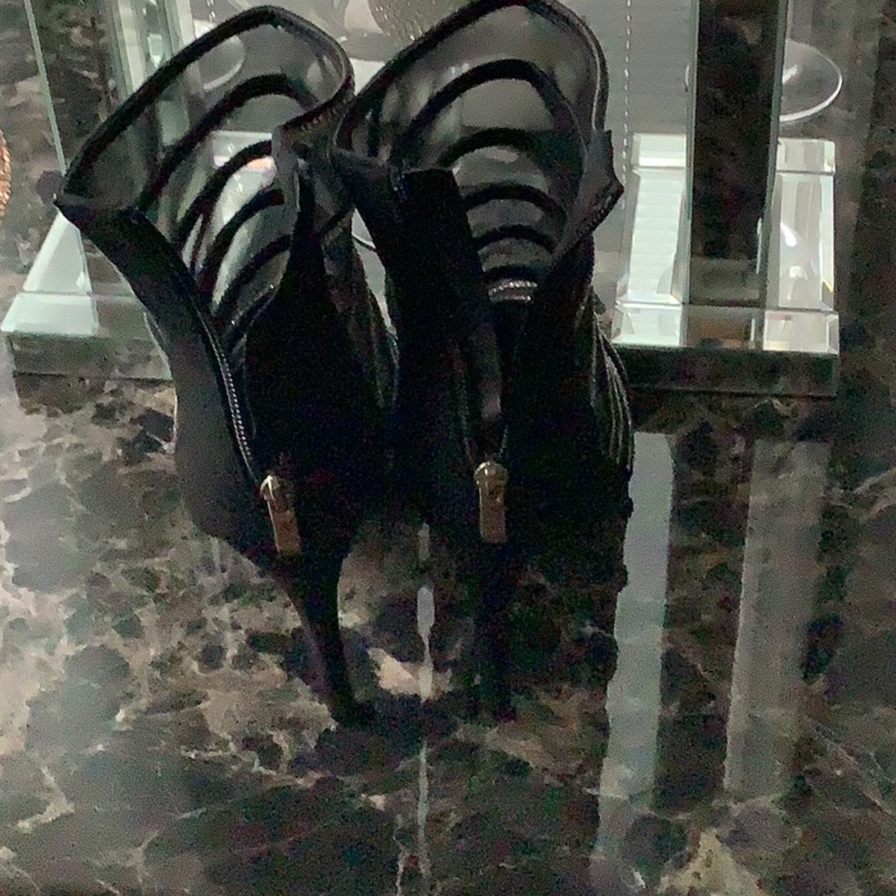 Shoes - Picture 3 of 4